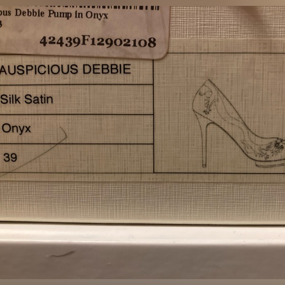 ✨HOST PICK x5✨CHARLOTTE OLYMPIA Auspicious Debbie Dragon Pump sz39✨HOST PICK x5✨ - Picture 6 of 6